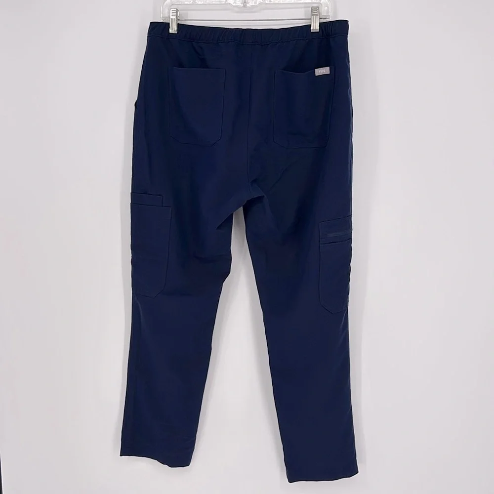 Figs Cairo Cargo Scrub Pants Men’s Size Large Short in Navy Blue - EUC!